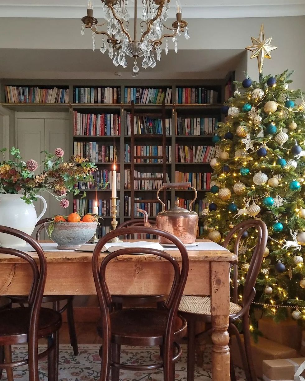 Lovely Christmas Decor Inspiration: Sunday Strolls & Scrolls