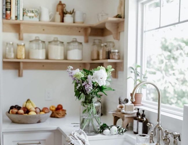 5 Charming Kitchen Sinks: Sunday Strolls & Scrolls